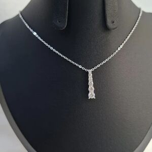 GRA Certified VVS1 1.60 CT* Gradient-Drop Style Moissanite Pendant Necklace